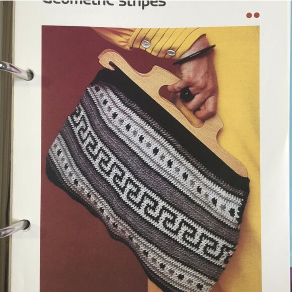 52- (VB) Vintage. 3 Ring Bound. Crochet Books. 1980s. Golden Quick and Easy. - Picture 6 of 9